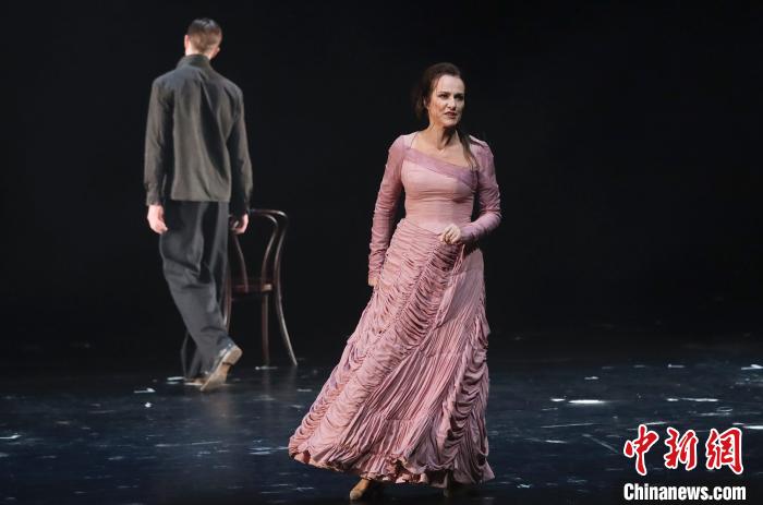 Russian drama "anna karenine" unveiled the 2019 Beijing International Youth Drama Festival.